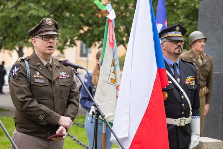Američtí tanečníci a bubeníci zahájili hlavní program Slavností svobody v Plzni