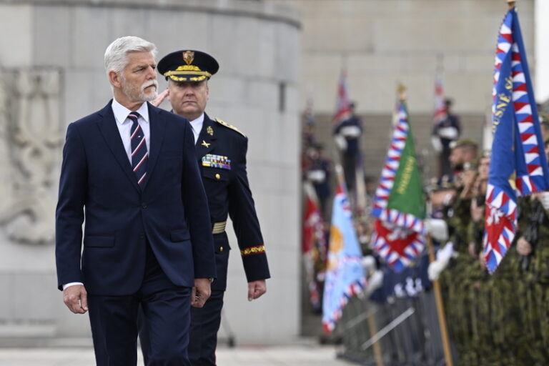 ČR připomněla konec války, Pavel a Fiala se shodli na potřebě pomoci napadeným