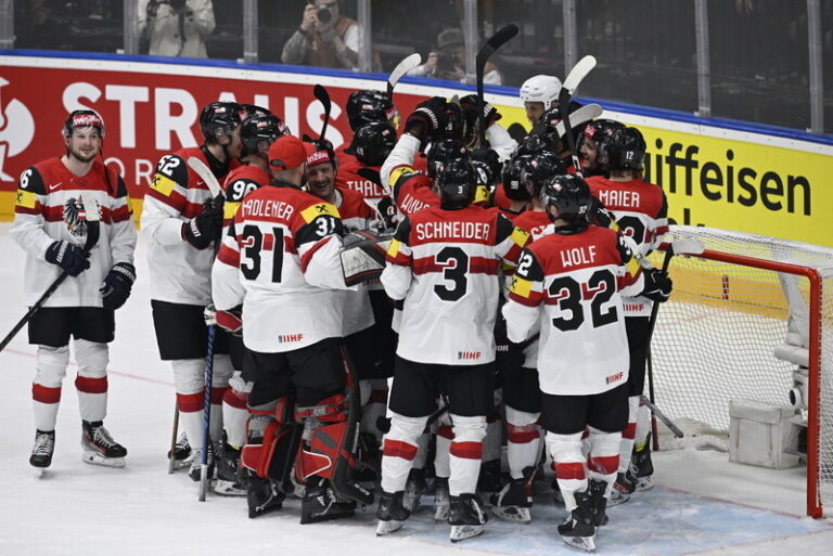 Hokejové MS, sk. A: Rakušané porazili Norsko, Kanada zdolala Švýcarsko