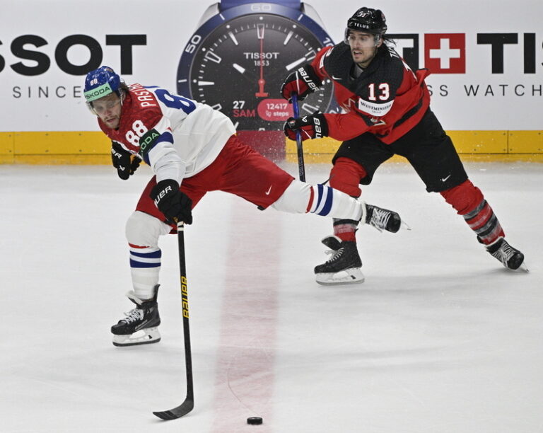 Hokejisté podlehli v boji o první místo Kanadě