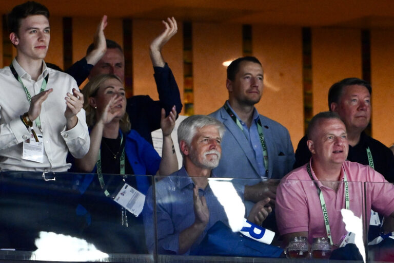 Pavel přijme hokejisty ve čtvrtek, Fiala ve středu