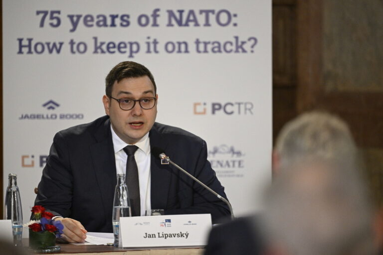 Šéfové NATO a americké diplomacie ocenili ČR za pomoc Ukrajině