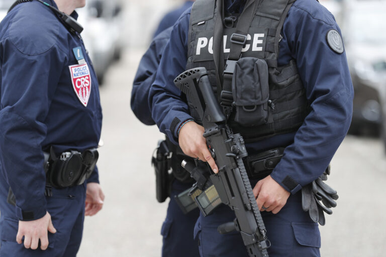 U pařížského letiště zatkli muže při pokusu o výrobu výbušniny