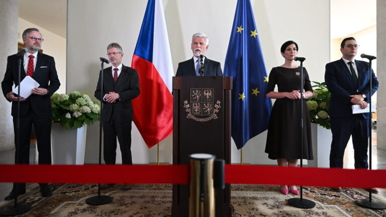 Na Hradě se v pondělí po více než půl roce sejdou nejvyšší ústavní činitelé