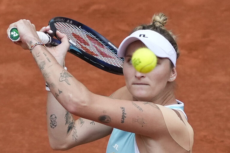 Vondroušová do semifinále v Paříži nepostoupila, Šwiatekové podlehla 0:6, 2:6