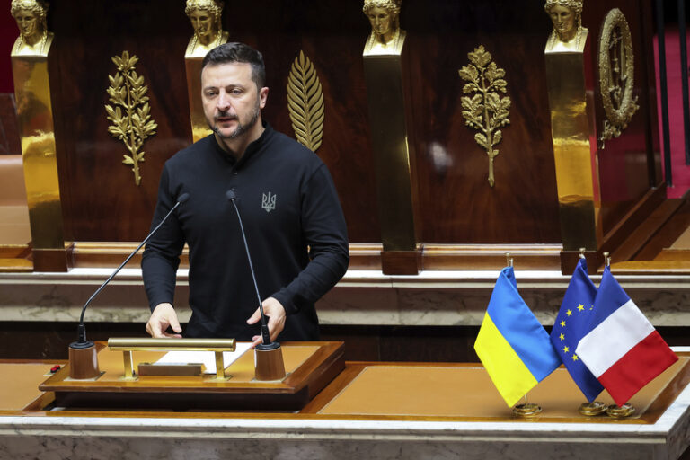 Mír s Ruskem na nynější linii fronty by jen vedl k další válce, řekl Zelenskyj