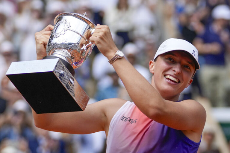 Šwiateková porazila Paoliniovou a potřetí za sebou vyhrála Roland Garros