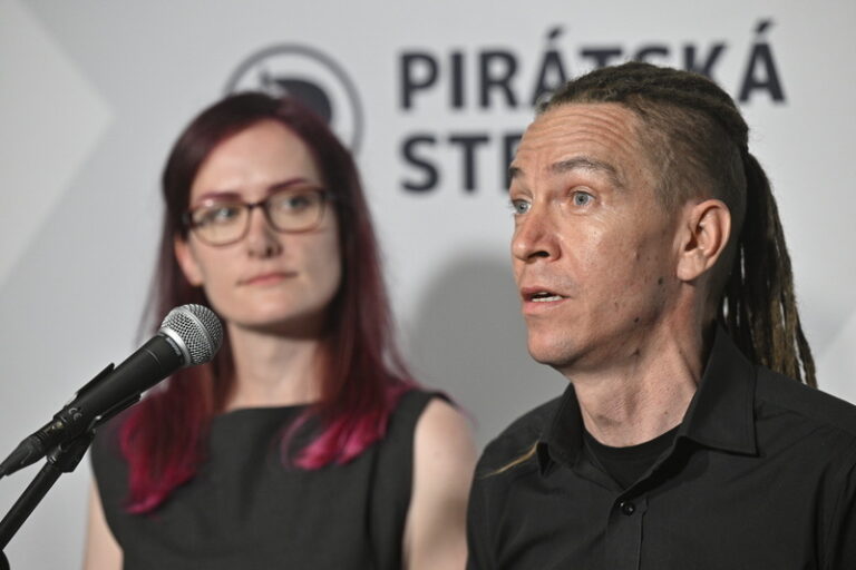 Piráti na stranickém fóru diskutují o svolání mimořádného celostátního fóra