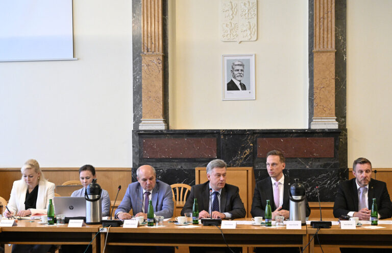 Nebude možné uspokojit všechny požadavky právních profesí, řekl Blažek