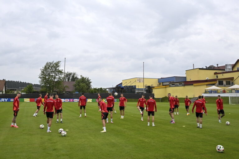 Švýcary a Maďary čeká na Euru první vzájemný duel na velké akci po 86 letech