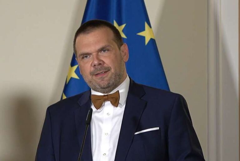 Televizní a rozhlasové poplatky se možná zvýší, má být víc poplatníků