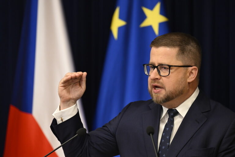 ČNB snížila úrokovou sazbu o půl bodu na 4,75%, koruna oslabila