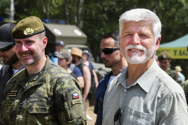 Den pozemního vojska Bahna nečekaně navštívil prezident Pavel