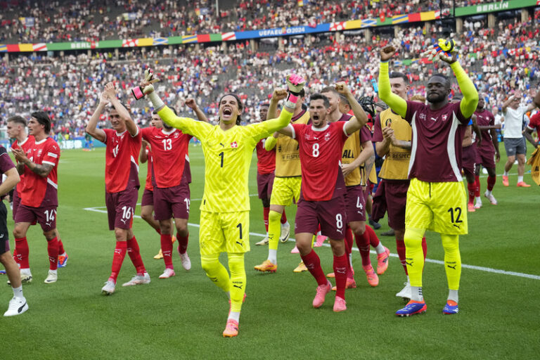 Fotbalisté Švýcarska vyřadili obhájce titulu Italy a jsou ve čtvrtfinále ME