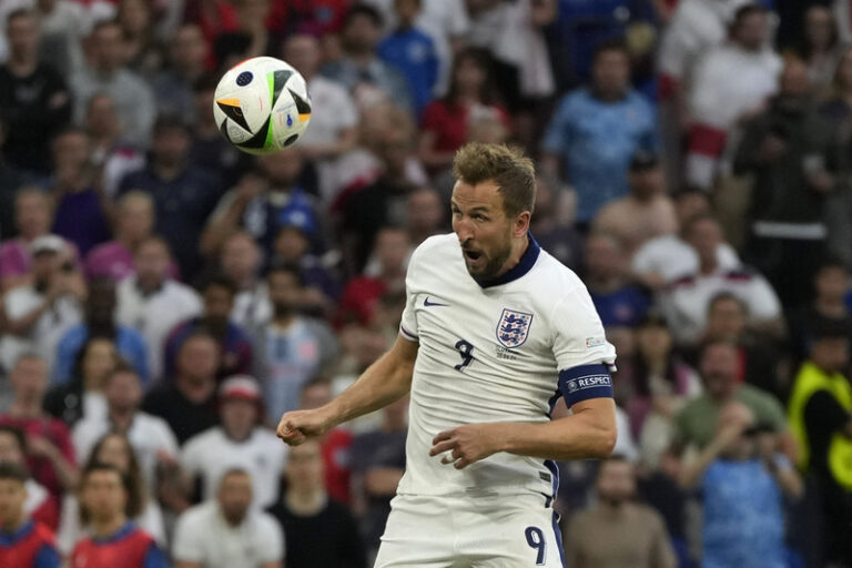 Angličtí fotbalisté porazili v osmifinále Eura Slováky 2:1 v prodloužení