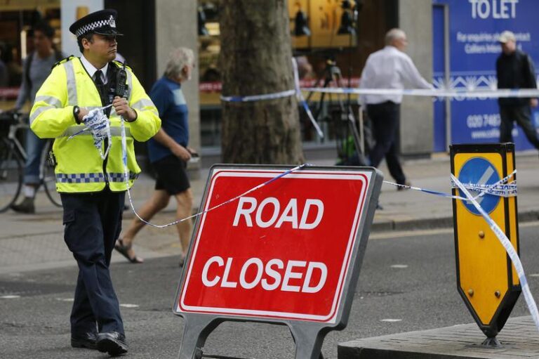 Při útoku nožem zemřely v Southportu dvě děti, šest dalších je vážně zraněných