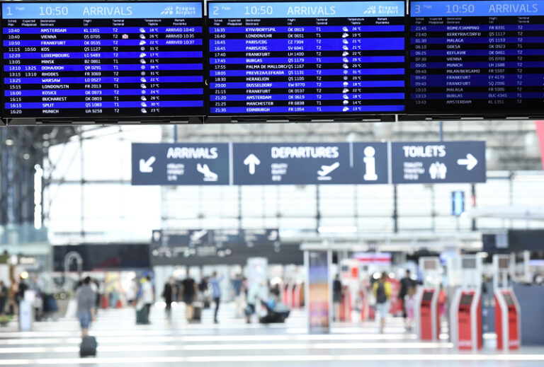 Rakušan: Výpadek IT systémů postihl v ČR zatím jen pražské letiště