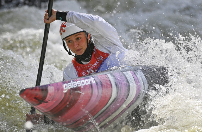 Slalomáři Beková a Novák zakončili MS do 23 let bronzy z kayakcrossu
