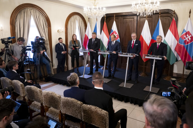 V4 je mrtvá, Polsku k ní musí hledat alternativu, píše Rzeczpospolita