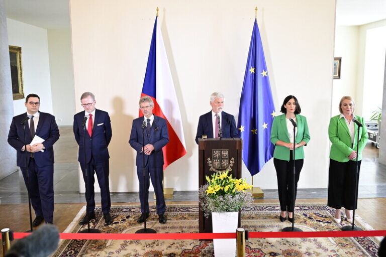 Nejvyšší ústavní činitelé se koordinovali před summitem NATO