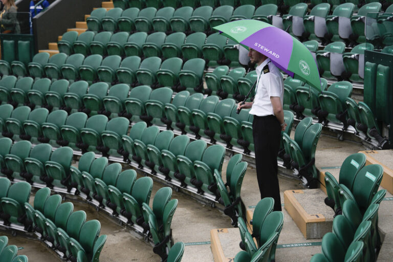 Krejčíková postoupila ve Wimbledonu do osmifinále, skončily jednička Šwiateková i finalistka Džábirová
