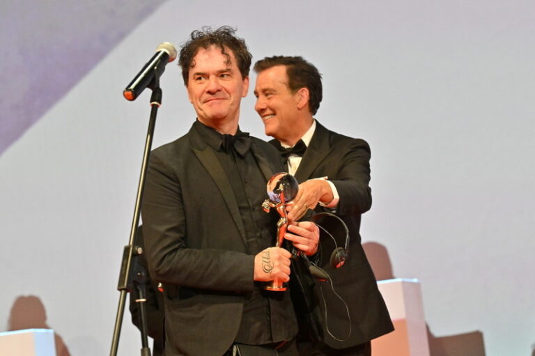 Křišťálový glóbus v Karlových Varech získal dokument Náhlý záblesk hlubších věcí