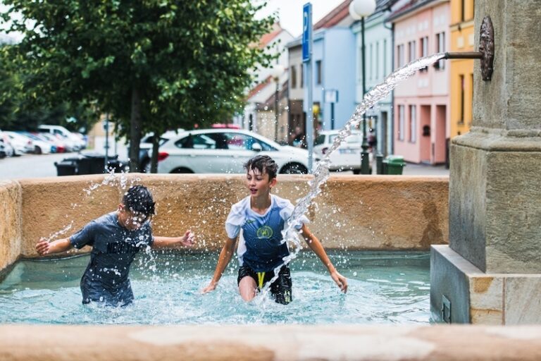 V části Česka teploty v pondělí a úterý opět překročí 31 stupňů