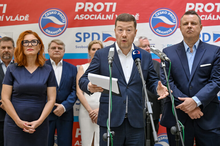 SPD a Trikolora budou ve většině krajů kandidovat s Rajchlovým PRO