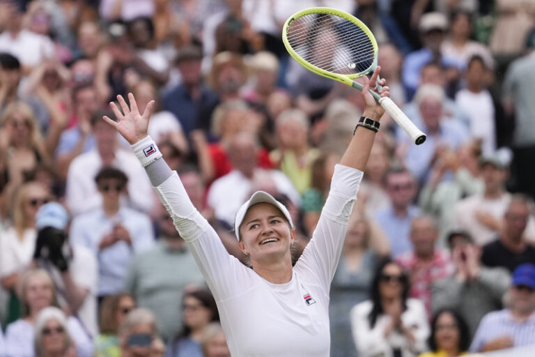 Krejčíková porazila Rybakinovou a je poprvé ve finále Wimbledonu