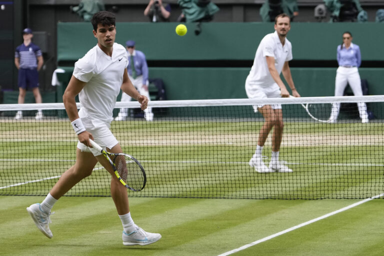 Djokovič si s Alcarazem zopakují loňské wimbledonské finále