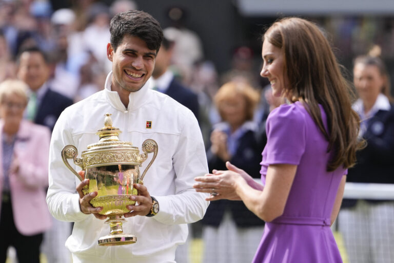 Španěl Alcaraz porazil Djokoviče a obhájil titul ve Wimbledonu