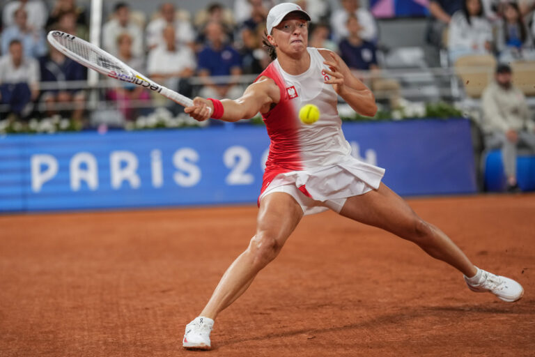 Šwiateková zahájila olympijský turnaj vítězně, uspěla také Paoliniová