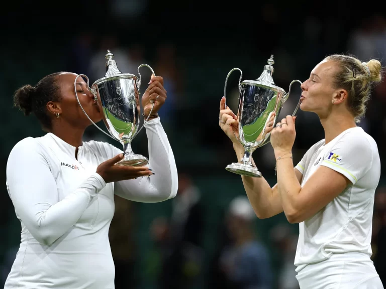 Další český triumf ve Wimbledonu! Siniaková s parťačkou ovládly čtyřhru