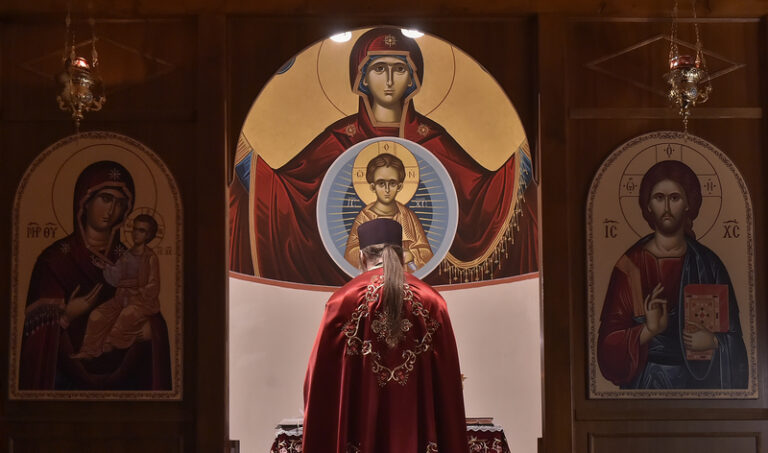 Ruský pravoslavný duchovní Liščenjuk musí opustit Česko