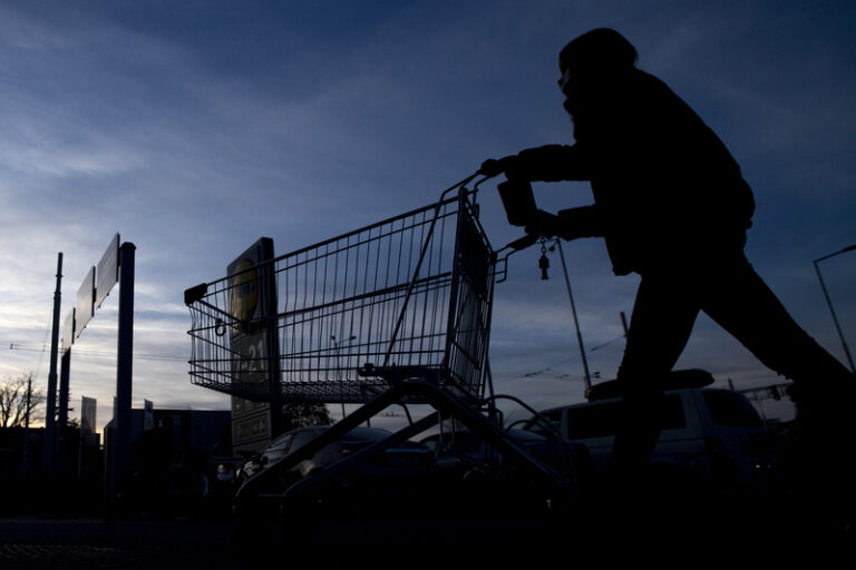 Důvěra v českou ekonomiku druhý měsíc po sobě klesla, u spotřebitelů i firem