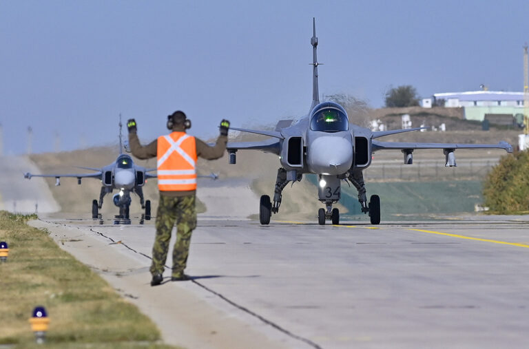 ČR není spokojená s nabídkou Švédska na prodloužení pronájmu gripenů