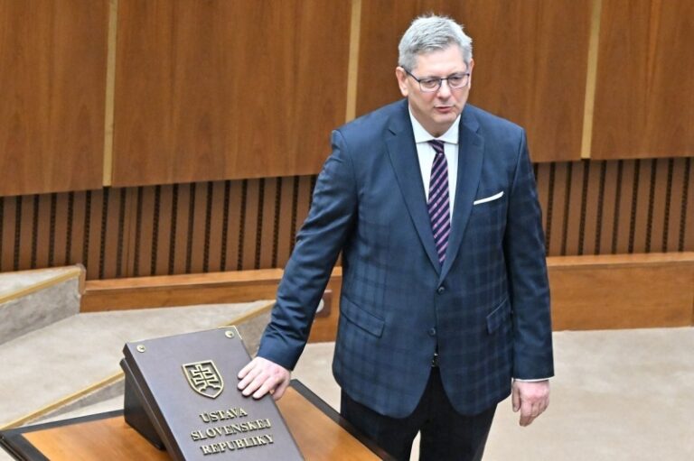 Slovenská sněmovna nejednala po obstrukci koalice o odvolání dvou ministrů