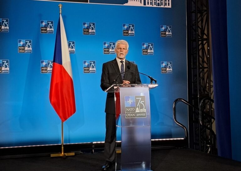 Pavel: Do NATO by mohla vstoupit bez kontroly celého území i Ukrajina