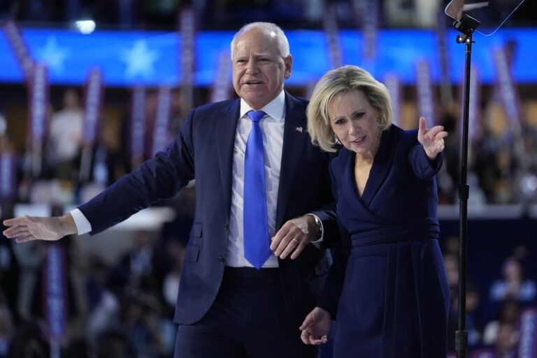 Walz oficiálně přijal nominaci na viceprezidenta