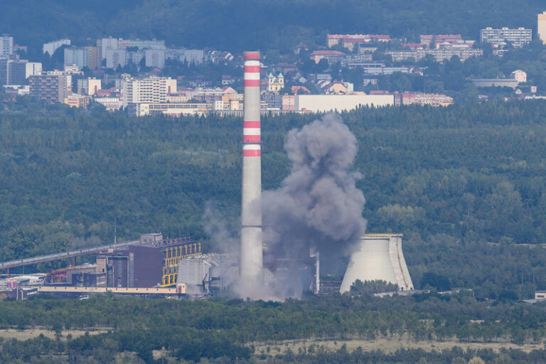 Pyrotechnici odpálili pumu v chemičce u Litvínova, nikdo se nezranil