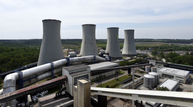 Elektrárna Chvaletice dnes po téměř pěti dnech částečně obnovila provoz