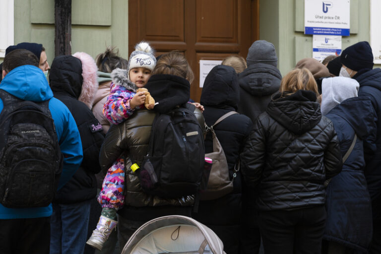 Průzkum: Dvě třetiny uprchlíků z Ukrajiny plánují zůstat v Česku