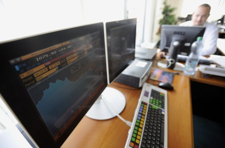 Pražská burza navázala na páteční pokles, index PX se snížil o 0,20 procenta