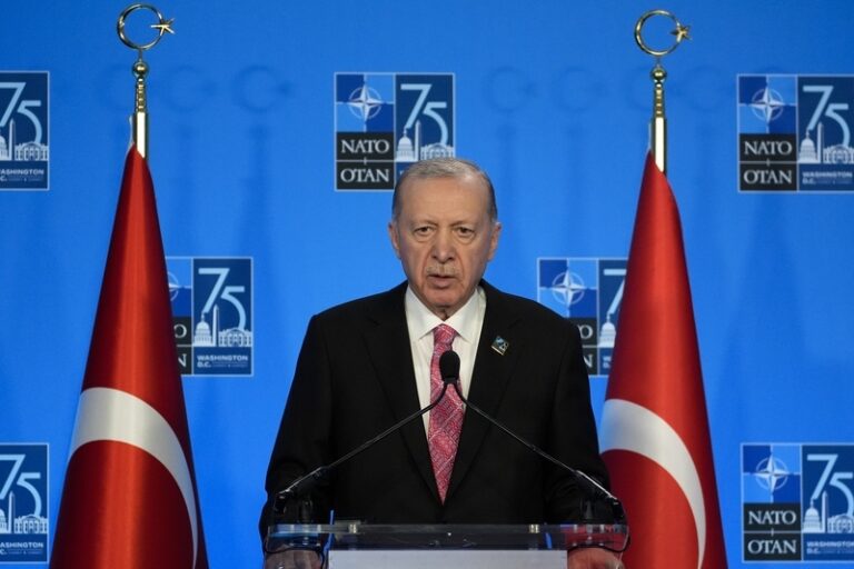 Erdogan vyzval k návratu Ruskem anektovaného Krymu Ukrajině
