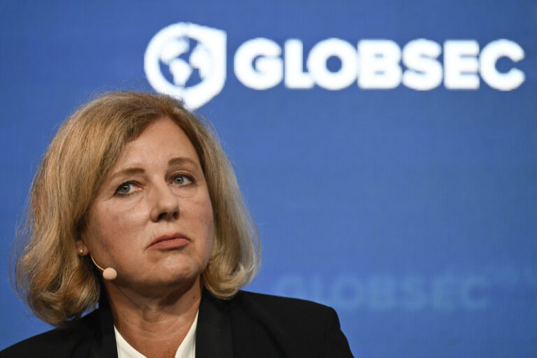 Zatímco Evropa řeší vměšování z Ruska, Kanada se obává Číny, uvedla Jourová