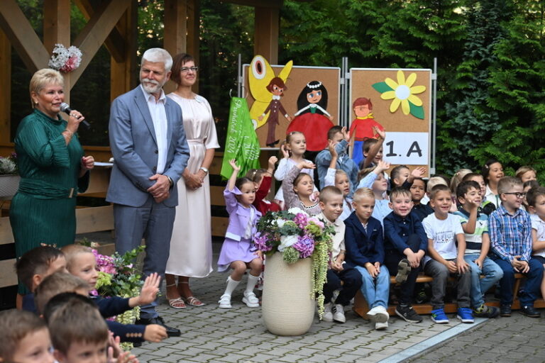 Pavel zahájil školní rok v Kladně na ZŠ Zd.Petříka, prvňáčkům předal šerpy