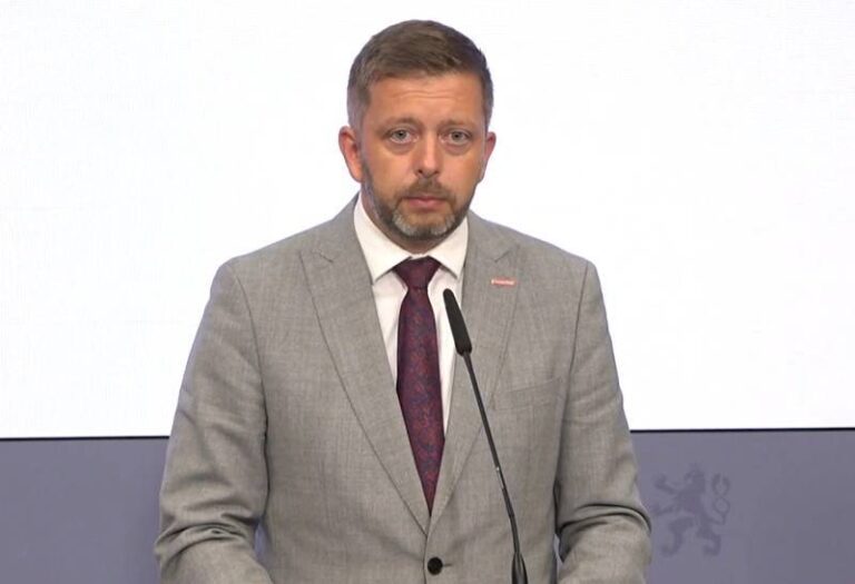 Odbory mají příslib růstu platů, reagoval Rakušan na protest policistů