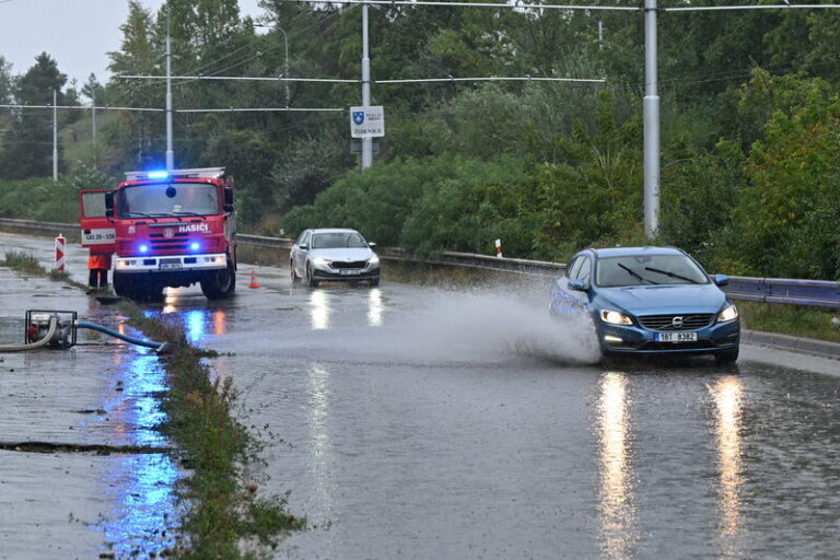 Masarykova univerzita vyklidí koleje v Brně-Komárově, hrozí tam záplavy