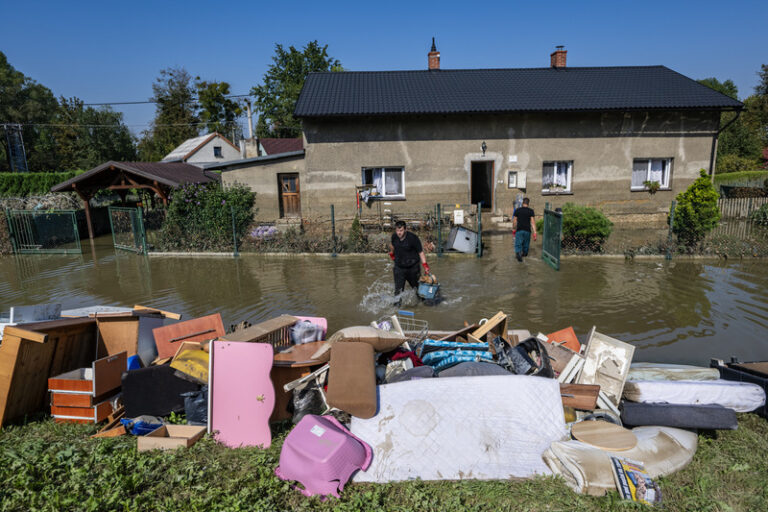 Úřad práce vyplatil přes 10 mil. Kč lidem, které postihly povodně