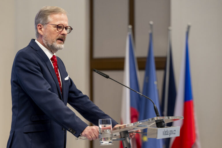 Experti: Koaliční smlouva je politická dohoda, nepřepisuje ústavní práva premiéra